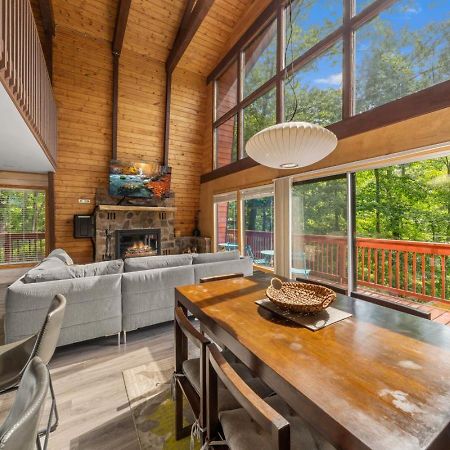Treetops Chalet - 3Bd/2Bt Boutique Cabin W/Mt Leconte Views In 蓋特林堡 外观 照片