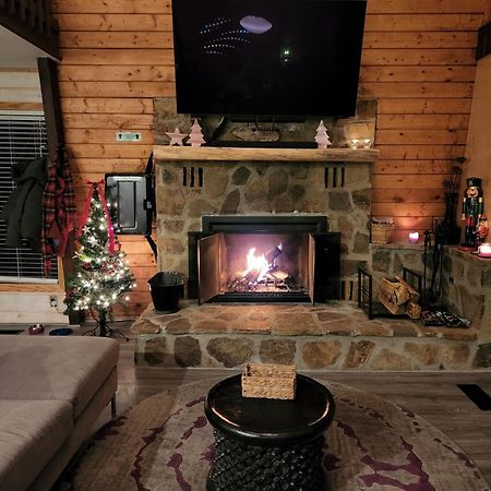 Treetops Chalet - 3Bd/2Bt Boutique Cabin W/Mt Leconte Views In 蓋特林堡 外观 照片