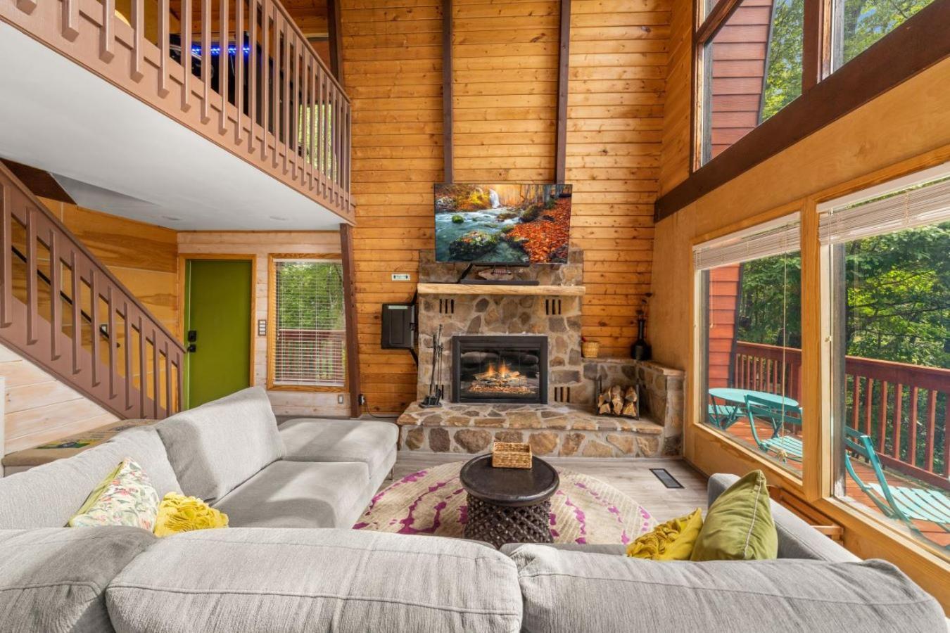Treetops Chalet - 3Bd/2Bt Boutique Cabin W/Mt Leconte Views In 蓋特林堡 外观 照片