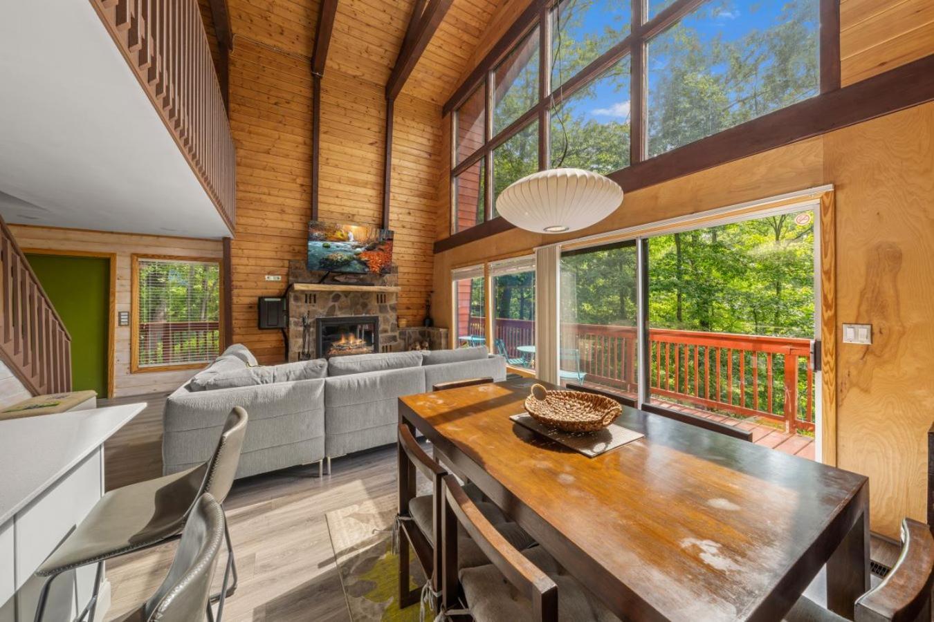 Treetops Chalet - 3Bd/2Bt Boutique Cabin W/Mt Leconte Views In 蓋特林堡 外观 照片
