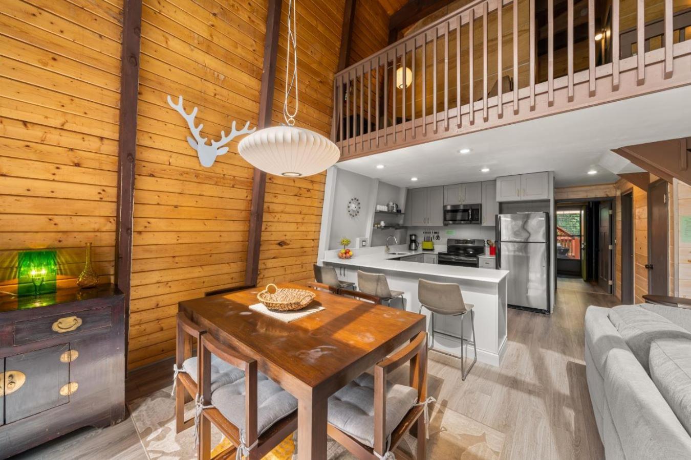 Treetops Chalet - 3Bd/2Bt Boutique Cabin W/Mt Leconte Views In 蓋特林堡 外观 照片