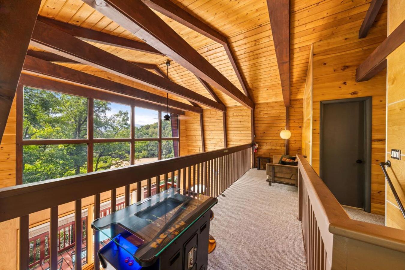 Treetops Chalet - 3Bd/2Bt Boutique Cabin W/Mt Leconte Views In 蓋特林堡 外观 照片