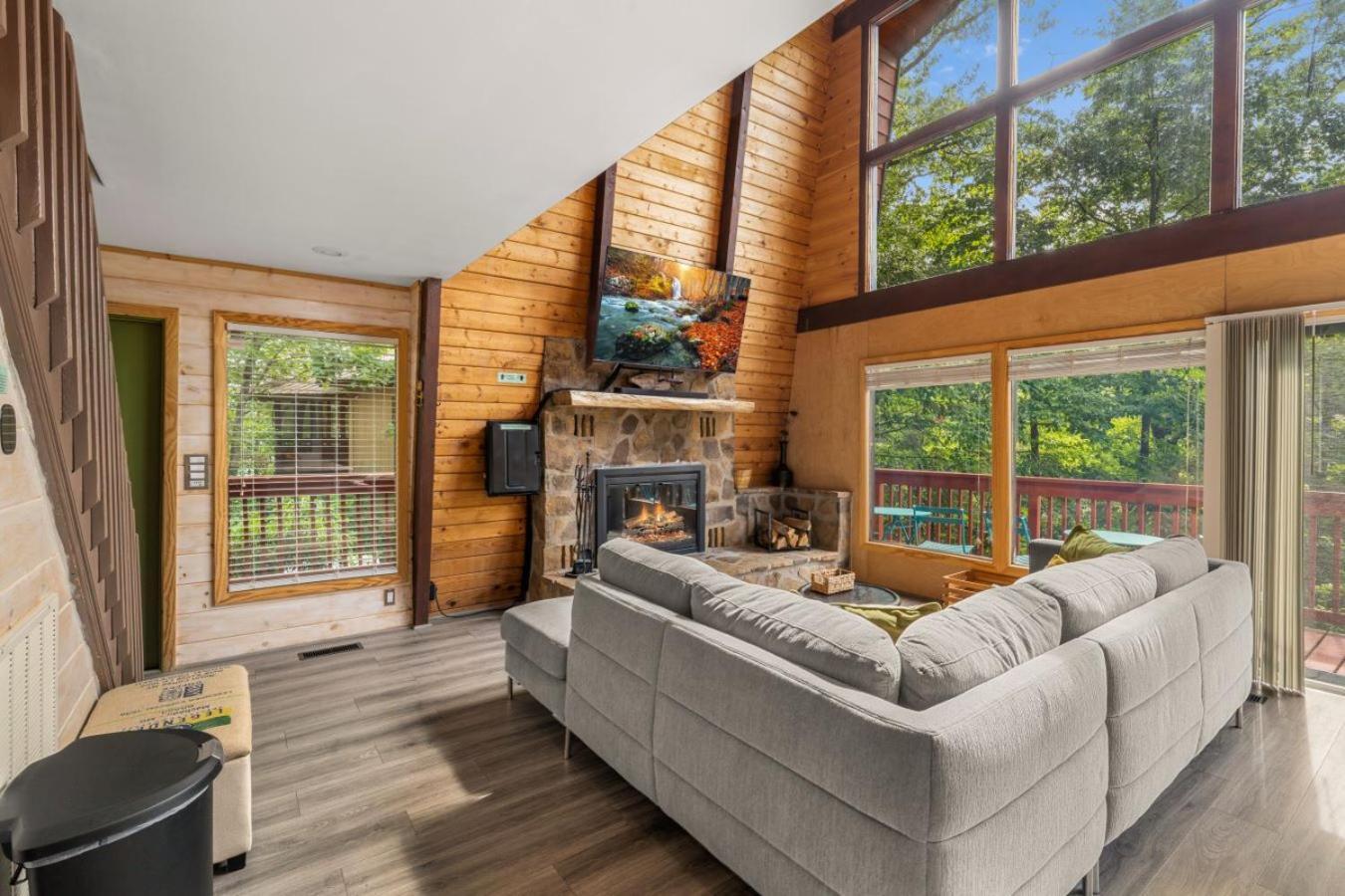 Treetops Chalet - 3Bd/2Bt Boutique Cabin W/Mt Leconte Views In 蓋特林堡 外观 照片