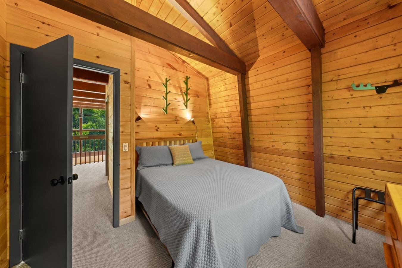 Treetops Chalet - 3Bd/2Bt Boutique Cabin W/Mt Leconte Views In 蓋特林堡 外观 照片