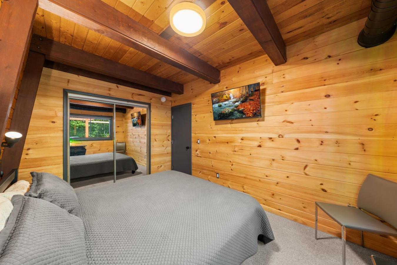 Treetops Chalet - 3Bd/2Bt Boutique Cabin W/Mt Leconte Views In 蓋特林堡 外观 照片